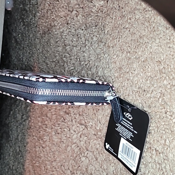 Disney minnie mouse wallet BRAND NEW Disney's Mickey & Minnie Zip Around - Picture 8 of 15